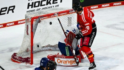 Bremerhavens Roßmy erzielte das zweite deutsche Tor (Foto: Markus Lenhardt/dpa)