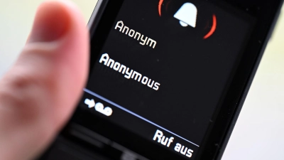 Ein Trickbetrüger erzählte einem älteren Mann, sein Bruder brauche ein teures Medikament. (Symbolbild) (Foto: Wolf von Dewitz/dpa-Zentralbild/dpa)