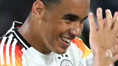 Die Spiele der Fußball-WM 2026, für die sich die DFB-Stars Jamal Musiala und Florian Wirtz qualifizieren wollen, werden bei der Telekom zu sehen sein. (Foto: Fabian Strauch/dpa)