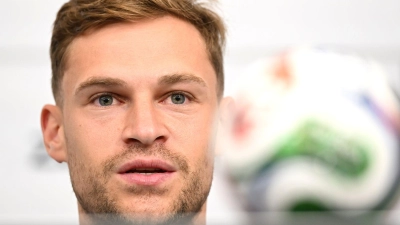 Joshua Kimmich spricht über die kommenden WM-Aufgaben. (Foto: Federico Gambarini/dpa)