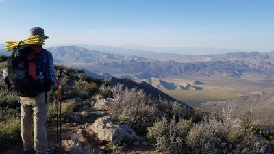 Die Weite und die Wildnis der USA faszinieren Stephan Berens. Schon 2017 erlebte er am Pacific Crest Trail spannende Momente wie hier auf einer Hügelkette in Kalifornien. (Foto: Irene Berens)