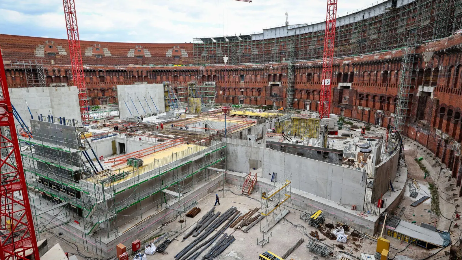 2028 soll das Kulturareal Kongresshalle fertig gestellt sein. (Foto: Daniel Löb/dpa)