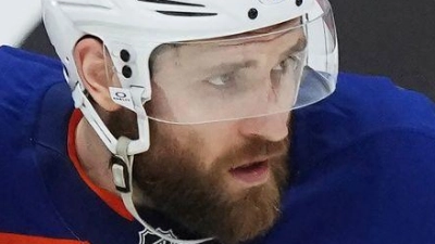 Leon Draisaitl (r) schoss die Oilers erneut zum Sieg in der Verlängerung. (Foto: Nathan Denette/The Canadian Press/AP/dpa)