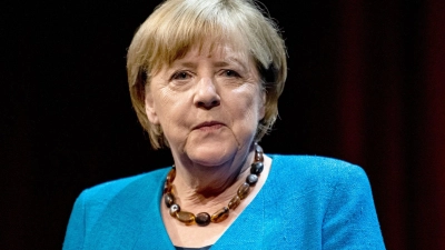 Die ehemalige Bundeskanzlerin Angela Merkel fiel auf ein inszeniertes Telefonat russischer Trolle herein. (Foto: Fabian Sommer/dpa)