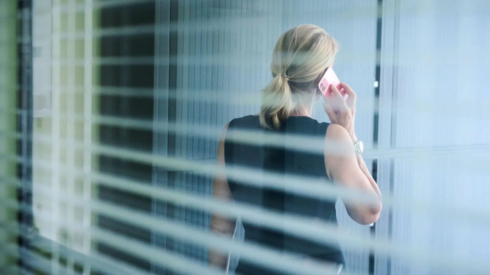 Mehr als jede dritte Position in den Führungsetagen großer öffentlicher Unternehmen ist inzwischen von einer Frau besetzt. (Symbolbild)  (Foto: Annette Riedl/dpa)
