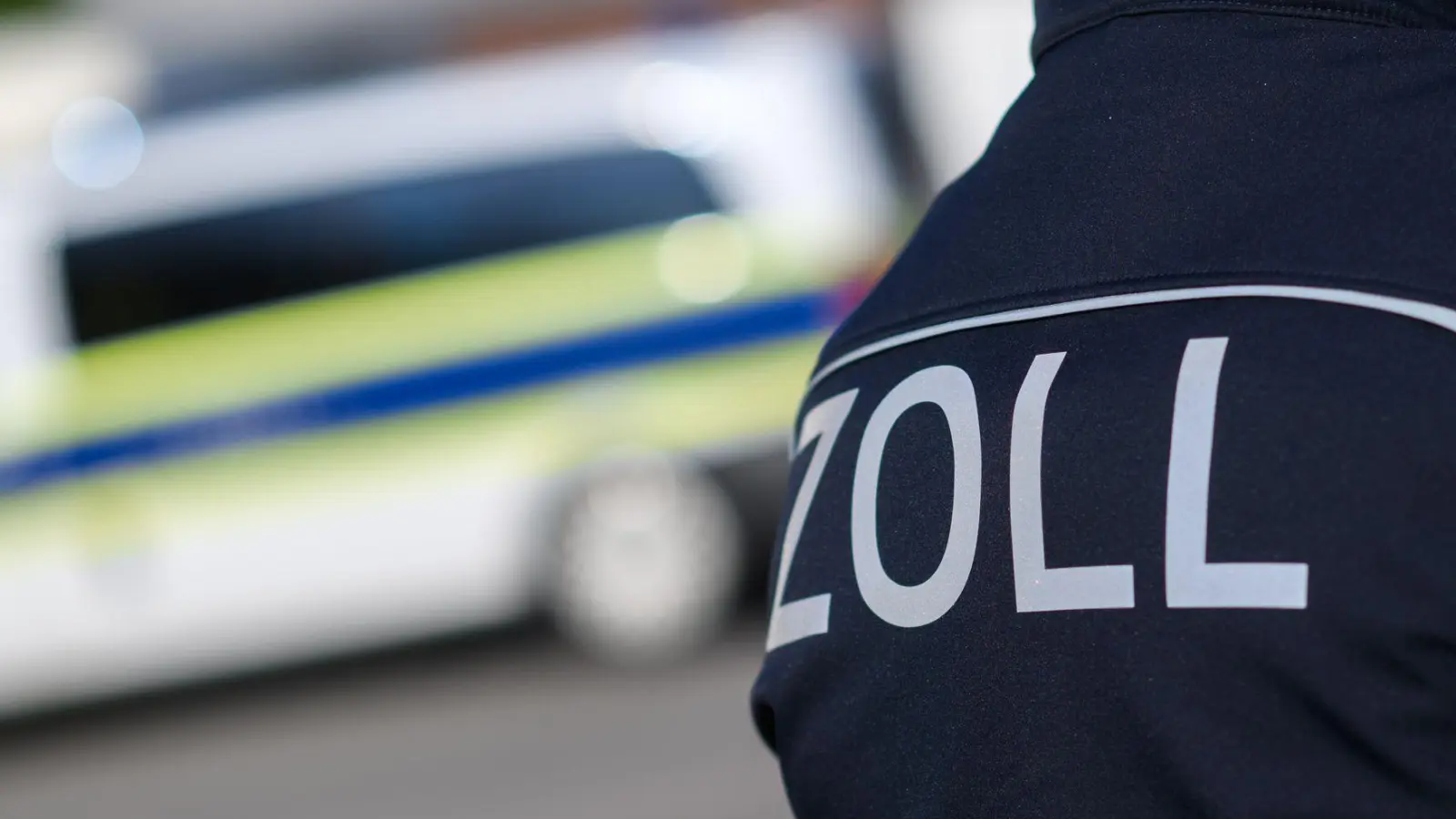 Bei einer Razzia auf Baustellen in Süddeutschland hat der Zoll mehrere Verdächtige festgenommen. (Symbolbild) (Foto: Julian Stratenschulte/dpa)