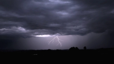 Auch am Mittwoch ziehen wieder Gewitter über Bayern. (Archivbild) (Foto: Karl-Josef Hildenbrand/dpa)