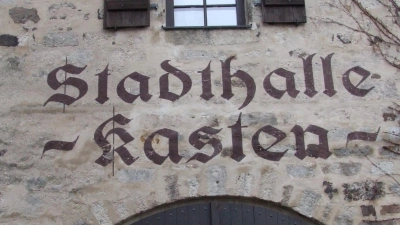 Eine echte Barrierefreiheit in Feuchtwangens Stadthalle wäre erst dann erreicht, wenn es auf Saalebene eine Toilette geben würde. Das soll jetzt angegangen werden. (Foto: Jasmin Kiendl)