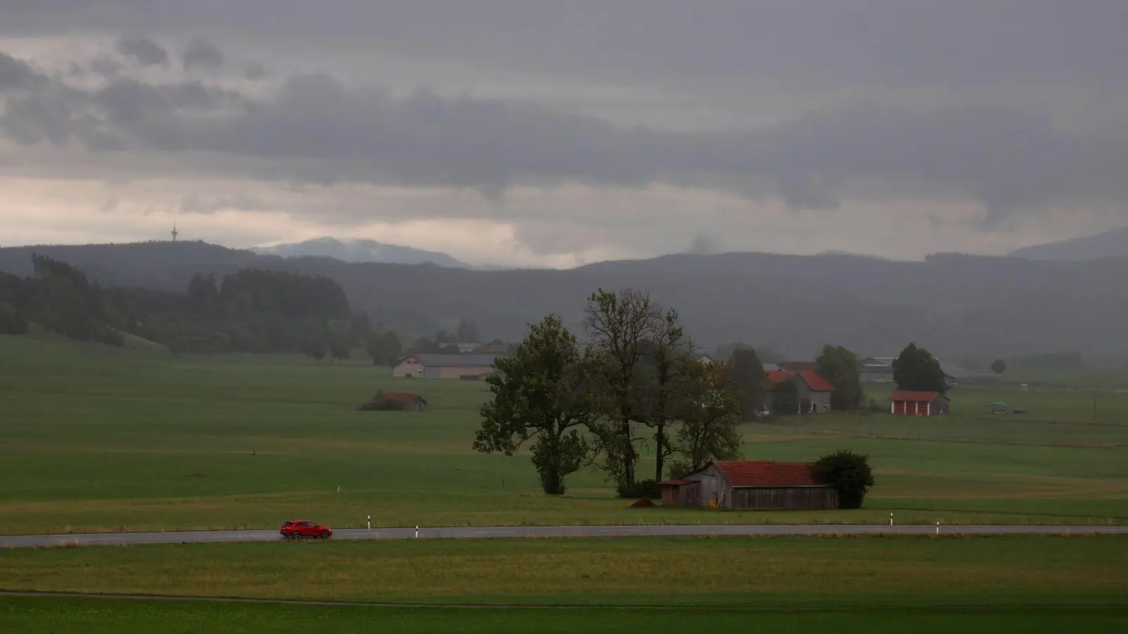 Die kommenden Tage wird das Wetter in Bayern wechselhaft. (Archivbild) (Foto: Karl-Josef Hildenbrand/dpa)