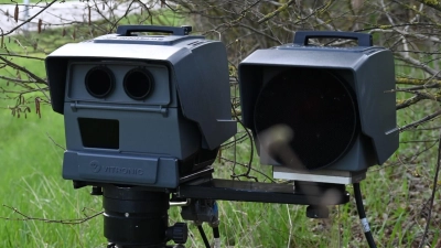 Bei einer Geschwindigkeitsmessung der Verkehrspolizei Ansbach hielten sich 37 Autofahrende nicht an das geltende Tempolimit. (Symbolbild: Manfred Blendinger)