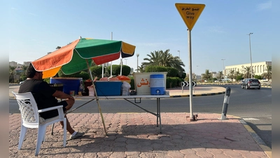 Straßenverkäufer wie Ali Habib gibt es in Kuwait draußen wegen der Hitze kaum. (Foto: Johannes Sadek/dpa)