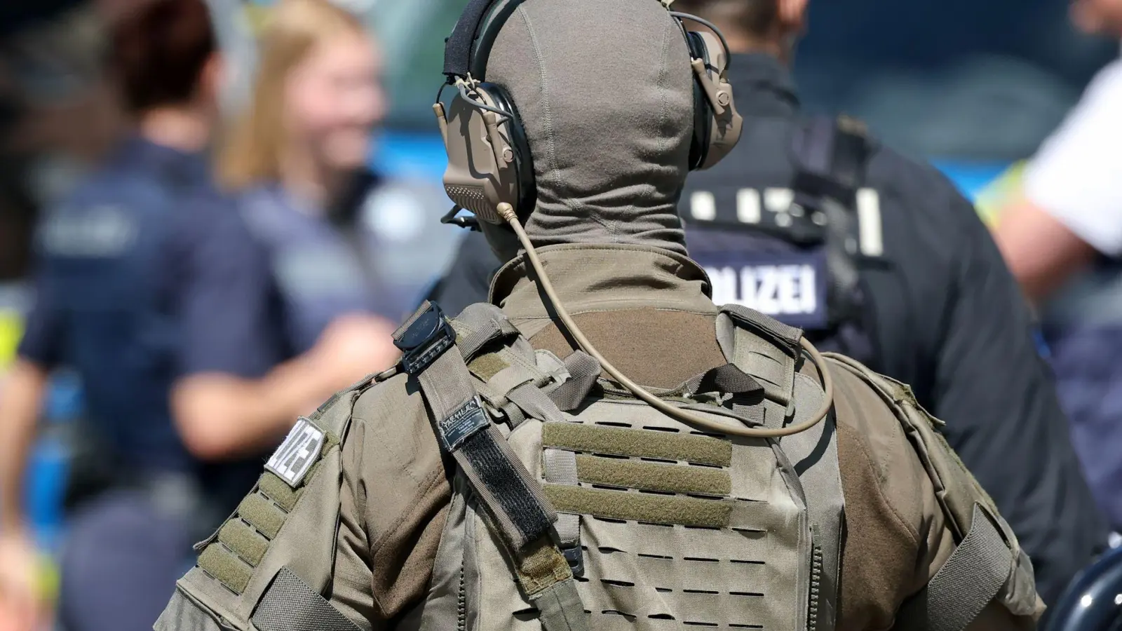 Die Durchsuchung dauerte mehr als vier Stunden.  (Foto: Daniel Karmann/dpa)