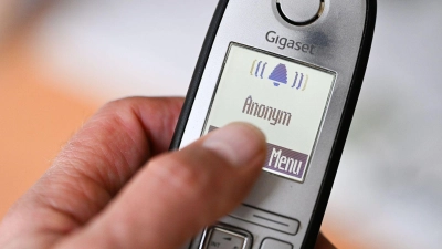 Manchmal klingelt das Telefon und jemand von einer Werbehotline ist dran - das geht vielen Menschen auf die Nerven. (Symbolbild) (Foto: Bernd Weißbrod/dpa)