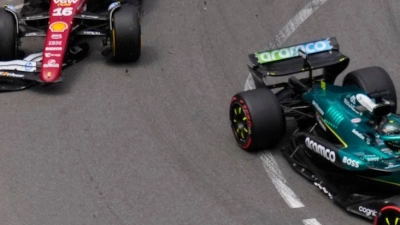 Nach diesem Unfall mit Leclerc (l) und Stroll kommt es zur Unterbrechung. (Foto: Manu Fernandez/AP/dpa)