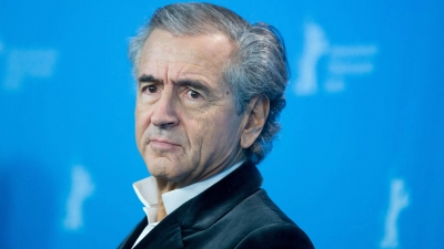 Bernard-Henri Lévy weiß sich in Szene zu setzen. (Foto: Kay Nietfeld/dpa)