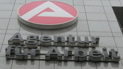 Im Dezember steigt die Arbeitslosigkeit: Betriebe stellen vor dem Jahresende weniger ein und in der kalten Jahreszeit gibt es weniger Außenjobs. (Archivbild) (Foto: Helge Toben/dpa)