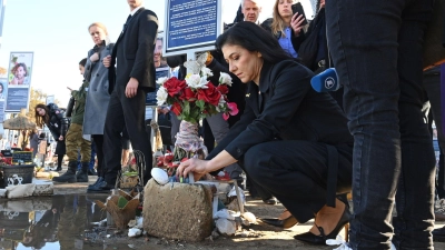 Bewegender Termin zum Abschluss der Reise. (Foto: Elisa Schu/dpa)