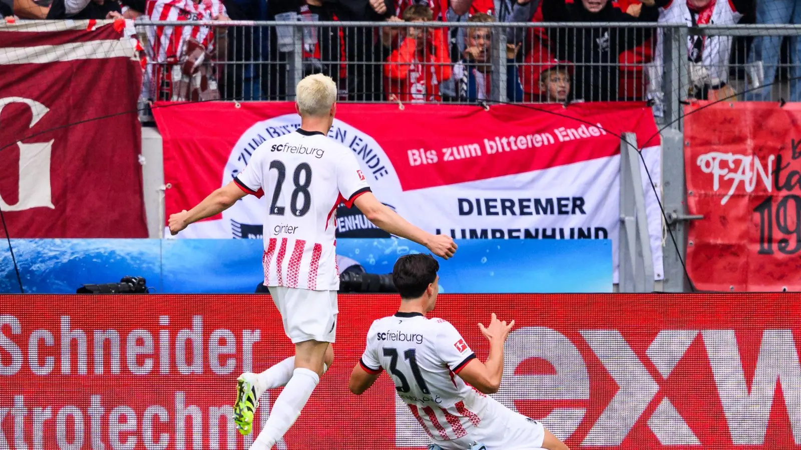 Igor Matanović lässt die Fans mit einem späten Doppelpack jubeln. (Foto: Tom Weller/dpa)