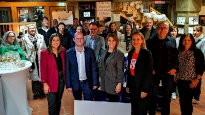 Der Pop-up-Store in der Rödergasse 2-4 ist jetzt in Betrieb. Das Foto entstand bei der Eröffnung. Wer sich dort umschauen möchte, hat nur bis Jahresende Zeit. (Foto: Jürgen Binder)
