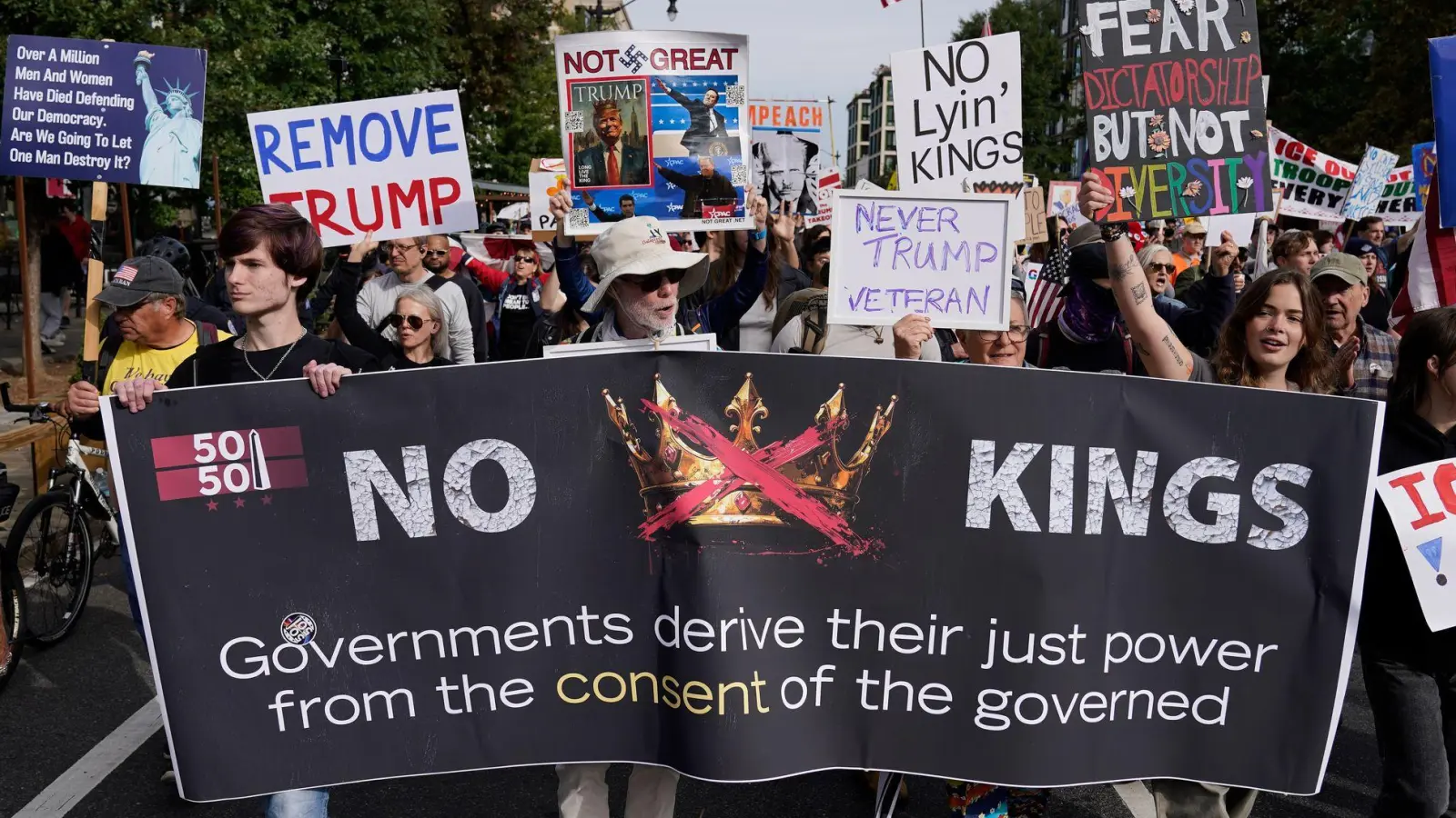 Seit Trumps zweiten Amtsantritt hat es in den USA deutlich mehr Demonstrationen als in seiner ersten Amtszeit gegeben. (Foto: Jose Luis Magana/FR159526 AP/AP/dpa)