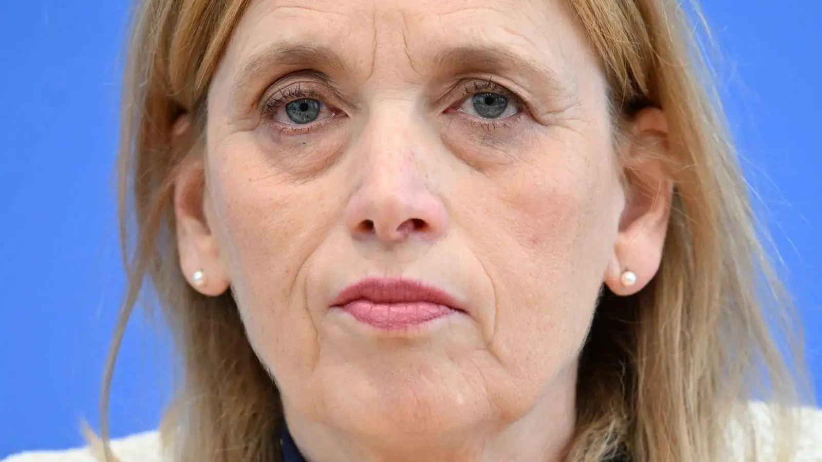 Familienministerin Prien ist für Social-Media-Beschränkungen für Kinder. (Archivbild) (Foto: Soeren Stache/dpa)
