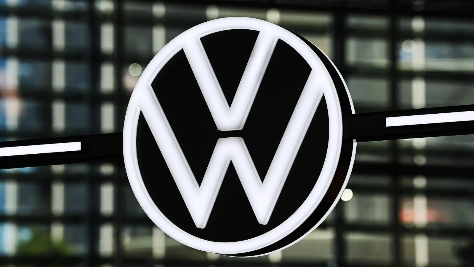 VW will weiter Werke schließen. (Foto: Swen Pförtner/dpa)