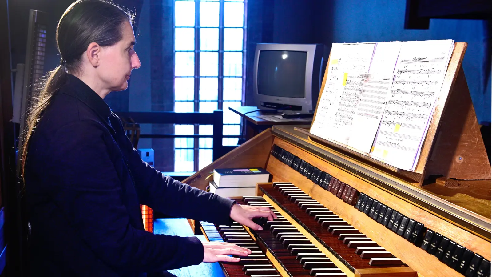 Spezialistin für Jazz auf der Pfeifenorgel: Lilo Kunkel beim Evergreen-Konzert an der Rieger-Mühleisen-Orgel von St. Johannis. (Foto: Jim Albright)