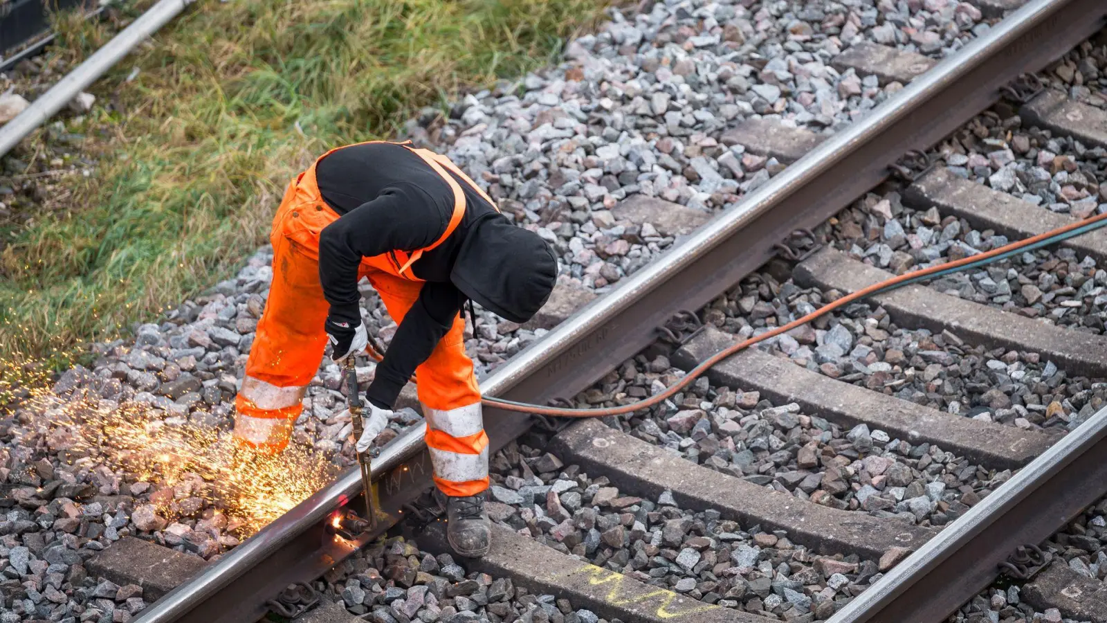 Die Bauarbeiten auf der Bahnstrecke Forchheim-Eggolsheim endeten im November. (Archivbild) (Foto: Daniel Vogl/dpa)