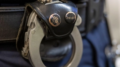 Der Verdächtige sitzt nun in einer Justizvollzugsanstalt. (Symbolbild) (Foto: Peter Kneffel/dpa)