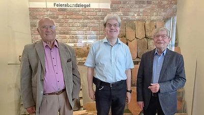 Stolz auf die 60. Sonderausstellung im Löhe-Zeit-Museum (von links): Vorsitzender Dr. Hermann Vorländer, Museumsleiter Frank Landshuter und Walter Hacker. (Foto: Lore Wiesentheid)