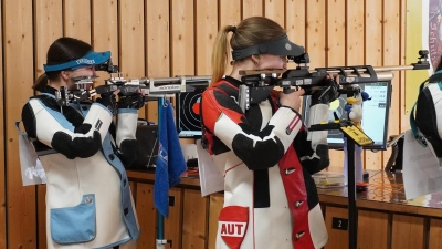 Lara Engler (links, hier im Duell mit Paula Alberts aus Prittlbach) steuerte in dieser Saison die meisten Punkte für Ickelheim bei. (Foto: Markus Retta)