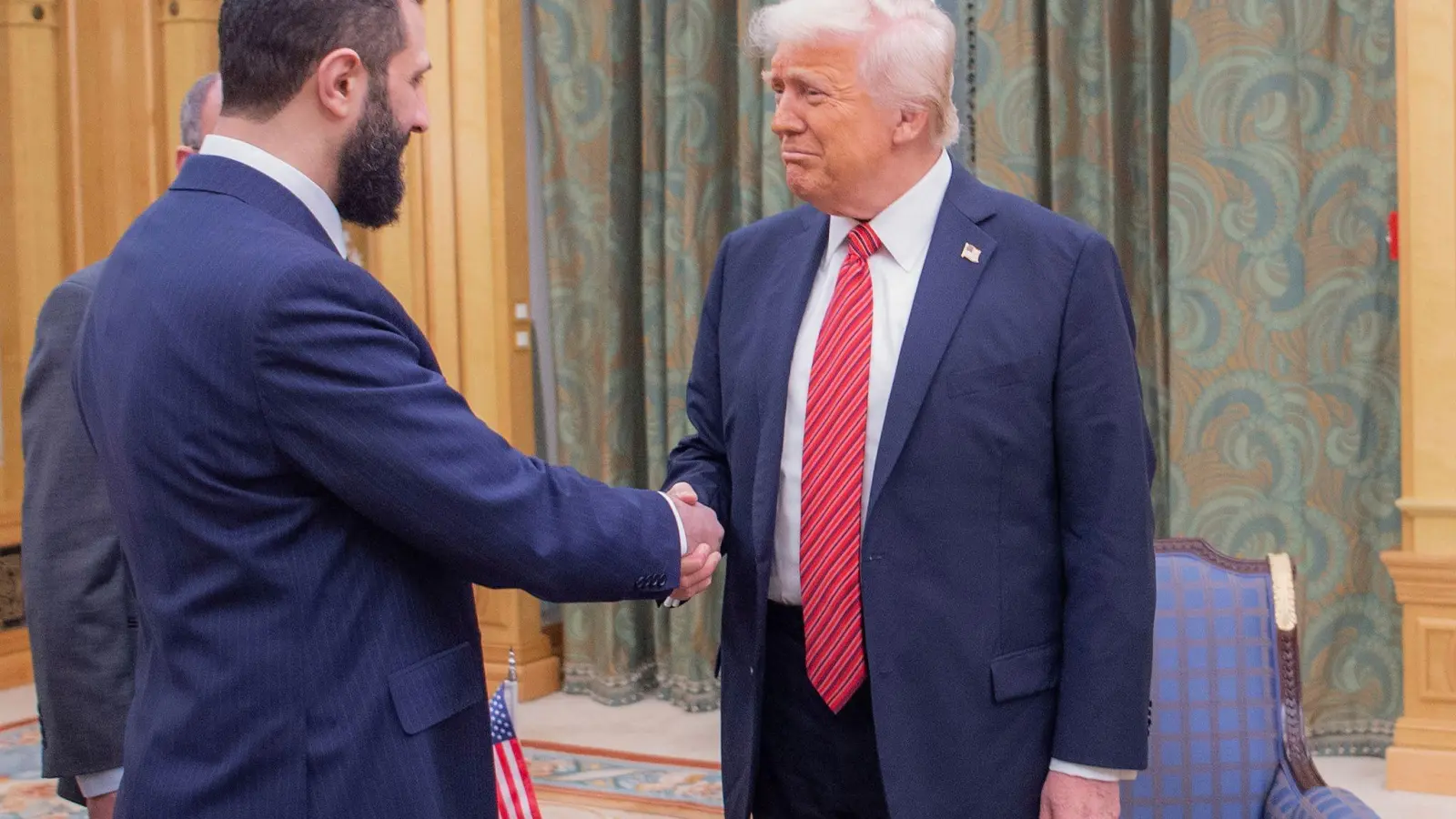Trump und Syriens Übergangspräsident Al-Scharaa treffen sich in der US-Hauptstadt. (Archivbild) (Foto: Bandar Aljaloud/Saudi Royal Palace/dpa)