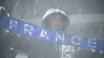 Ein französischer Fan im Regen von Philadelphia. (Foto: Matt Rourke/AP/dpa)