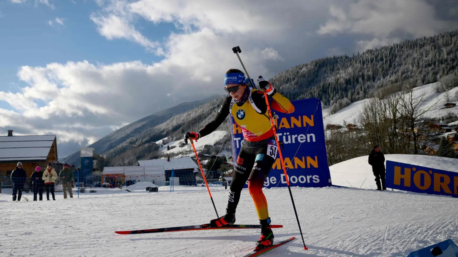 Franziska Preuß holt als Sprint-Zweite ihr nächstes Top-Ergebnis. (Foto: Olivier Chassignole/AFP/dpa)