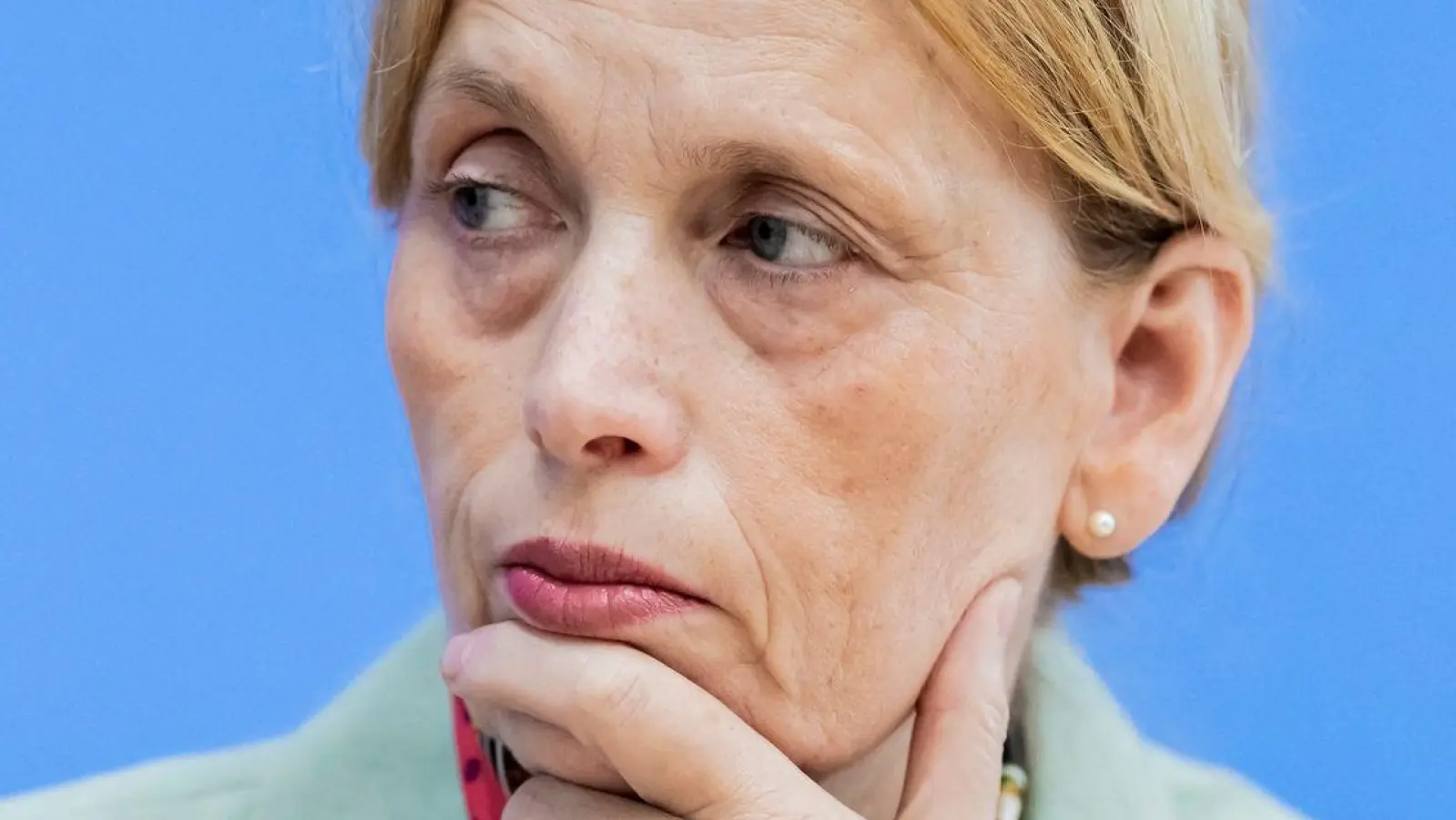 Bundesbildungsministerin Karin Prien sieht Verbesserungen im Bildungssystem, aber dennoch starken Reformbedarf. (Archivbild) (Foto: Christoph Soeder/dpa)