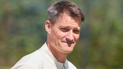 Der neue Cheftrainer Alexander Blessin gewann das erste Testspiel mit dem FC St. Pauli. (Foto: Georg Wendt/dpa)