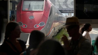 24 Stunden lang soll der Zugverkehr in Italien ruhen. (Archivbild) (Foto: Gregorio Borgia/AP/dpa)