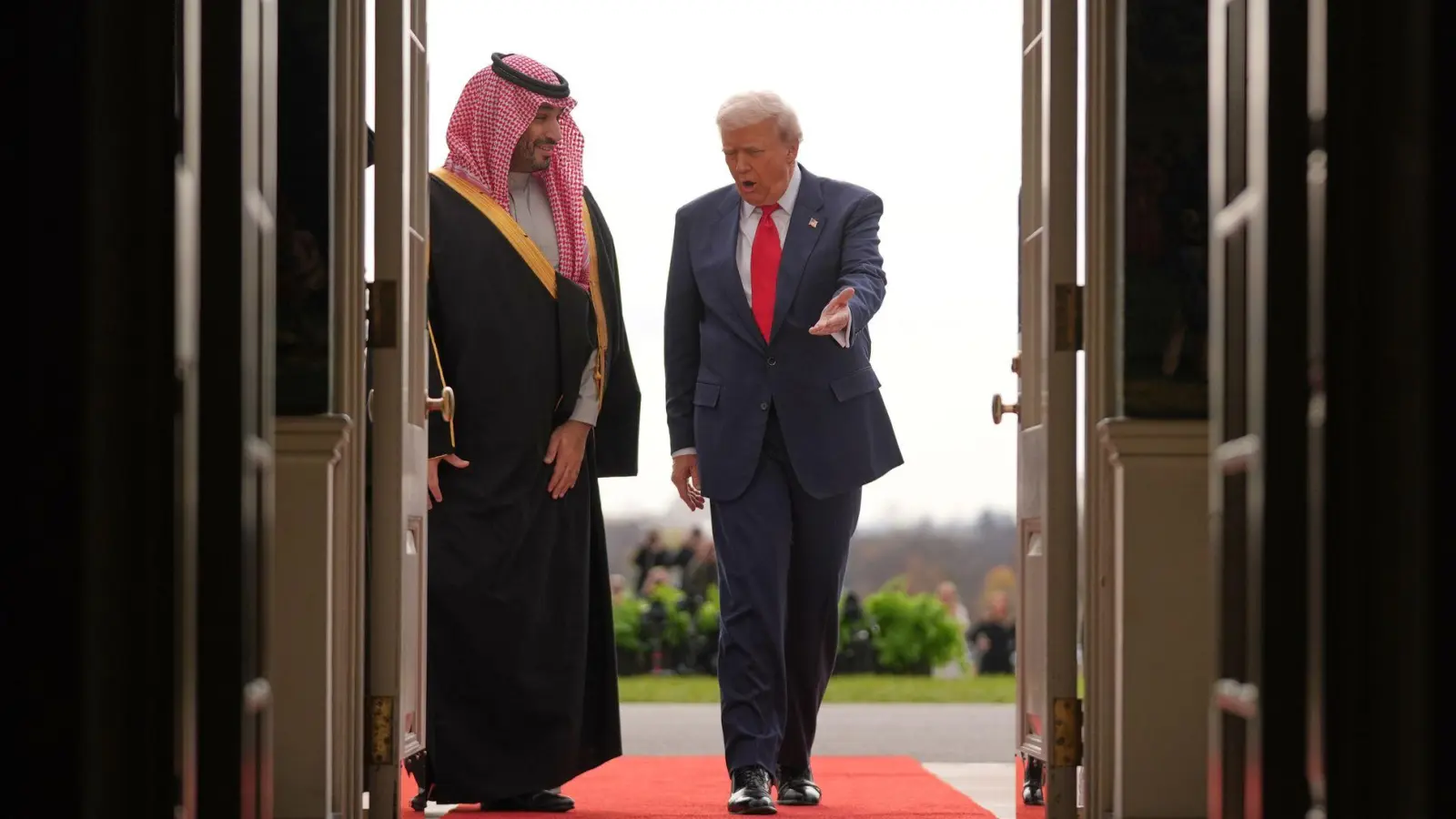 Besonders das Verhältnis zwischen Washington und Riad steht unter Druck. (Archivbild) (Foto: Evan Vucci/AP/dpa)