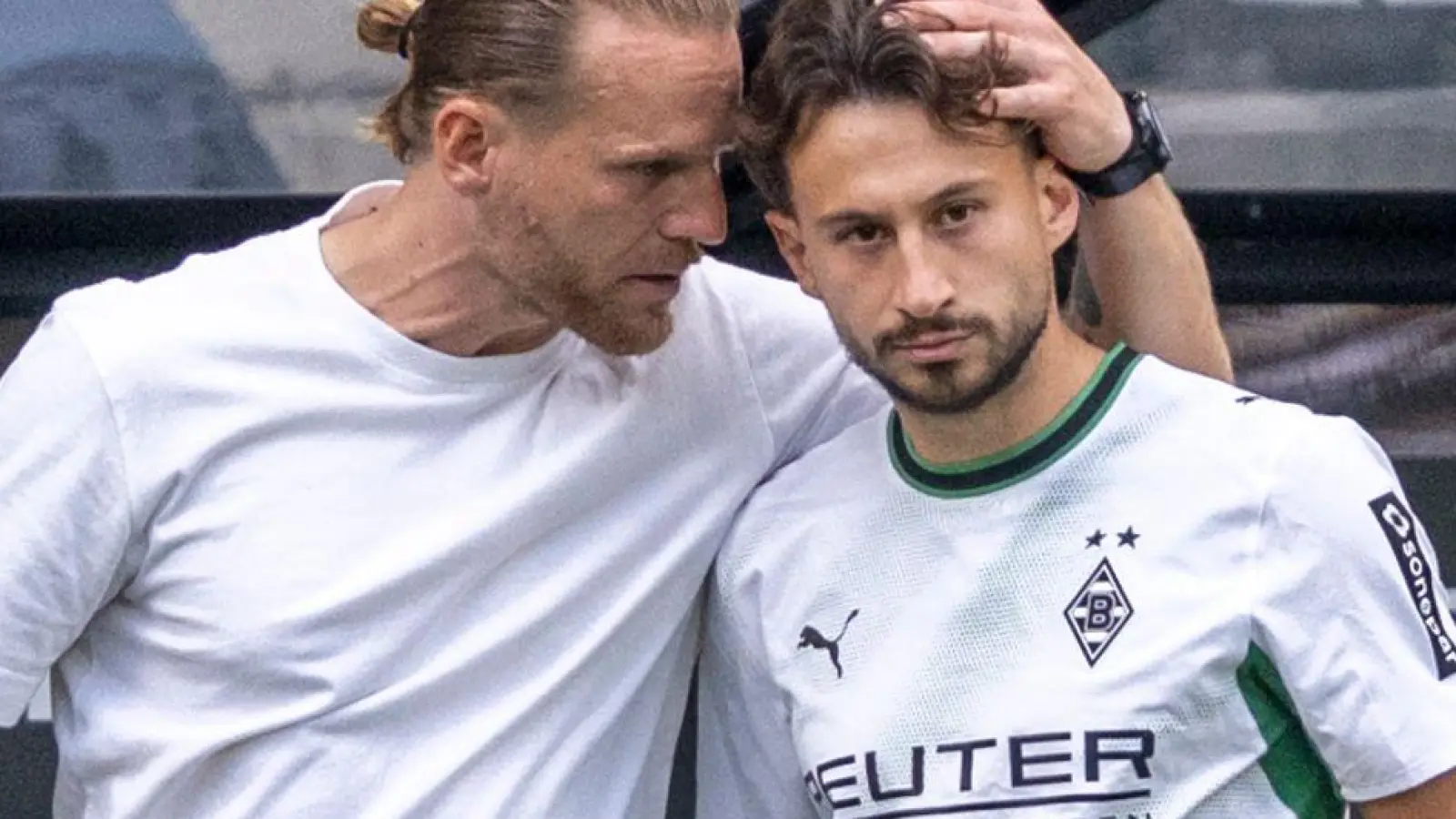 Kaum da, schon verletzt: Nicolas Kühn (rechts).  (Foto: David Inderlied/dpa)
