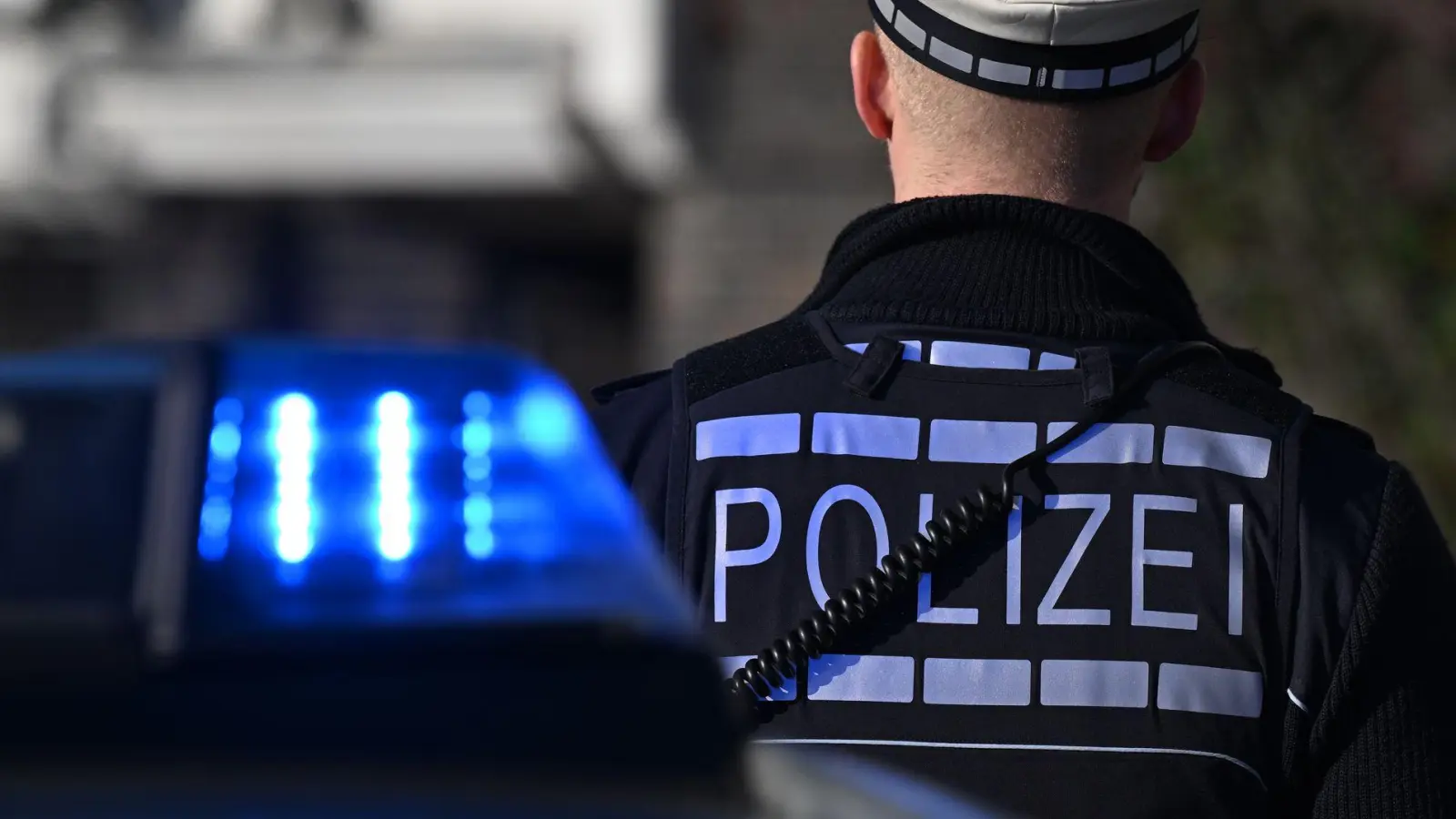 Die Verkehrspolizei Ansbach war am Mittwochmorgen auf der A6 im Einsatz. (Symbolbild: Bernd Weißbrod/dpa)