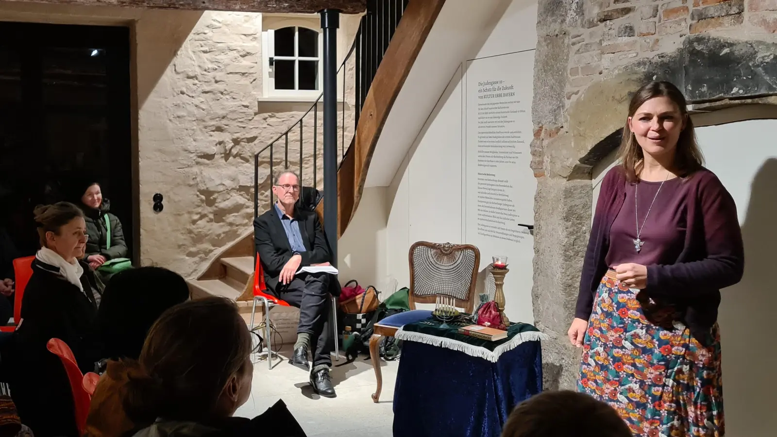 Juliane Dehner erzählte jüdische Märchen im Mikwenhaus in der Judengasse. (Foto: Margit Schwandt)