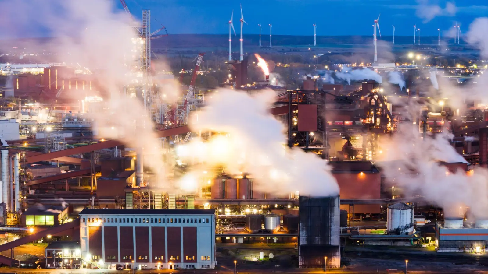 Auch die Stahlindustrie leidet. (Foto: Julian Stratenschulte/dpa)