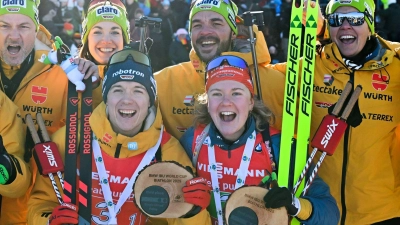 Selina Grotian und Justus Strelow (beide M) holen einen wichtigen Erfolg für das deutsche Team. (Foto: Martin Schutt/dpa)