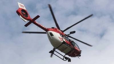 Der junge Autofahrer stirbt noch am Unfallort. (Symbolbild) (Foto: Bodo Schackow/dpa)