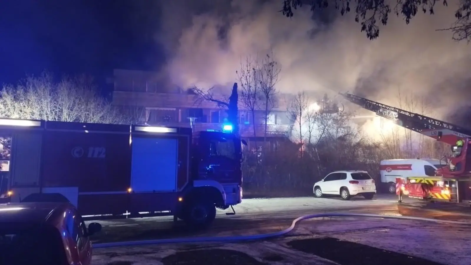 Das innovative Gebäude ist mehrfach preisgekrönt. Jetzt wird es ein Raub der Flammen. (Foto: Robert Maurer)