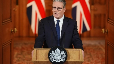 Der britische Premier Keir Starmer hat sich nach dem tödlichen Angriff auf eine Synagoge in Manchester besorgt gezeigt über wachsenden Antisemitismus in seinem Land.  (Foto: James Manning/PA Wire/dpa)