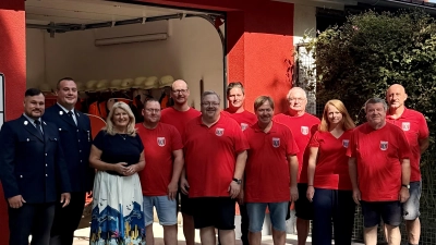 Zurecht stolz können die Feuerwehrleute aus Buchen auf ihr saniertes Domizil sein, in das sie viel Eigenleistung investiert haben. (Foto: Markt Markt Erlbach)