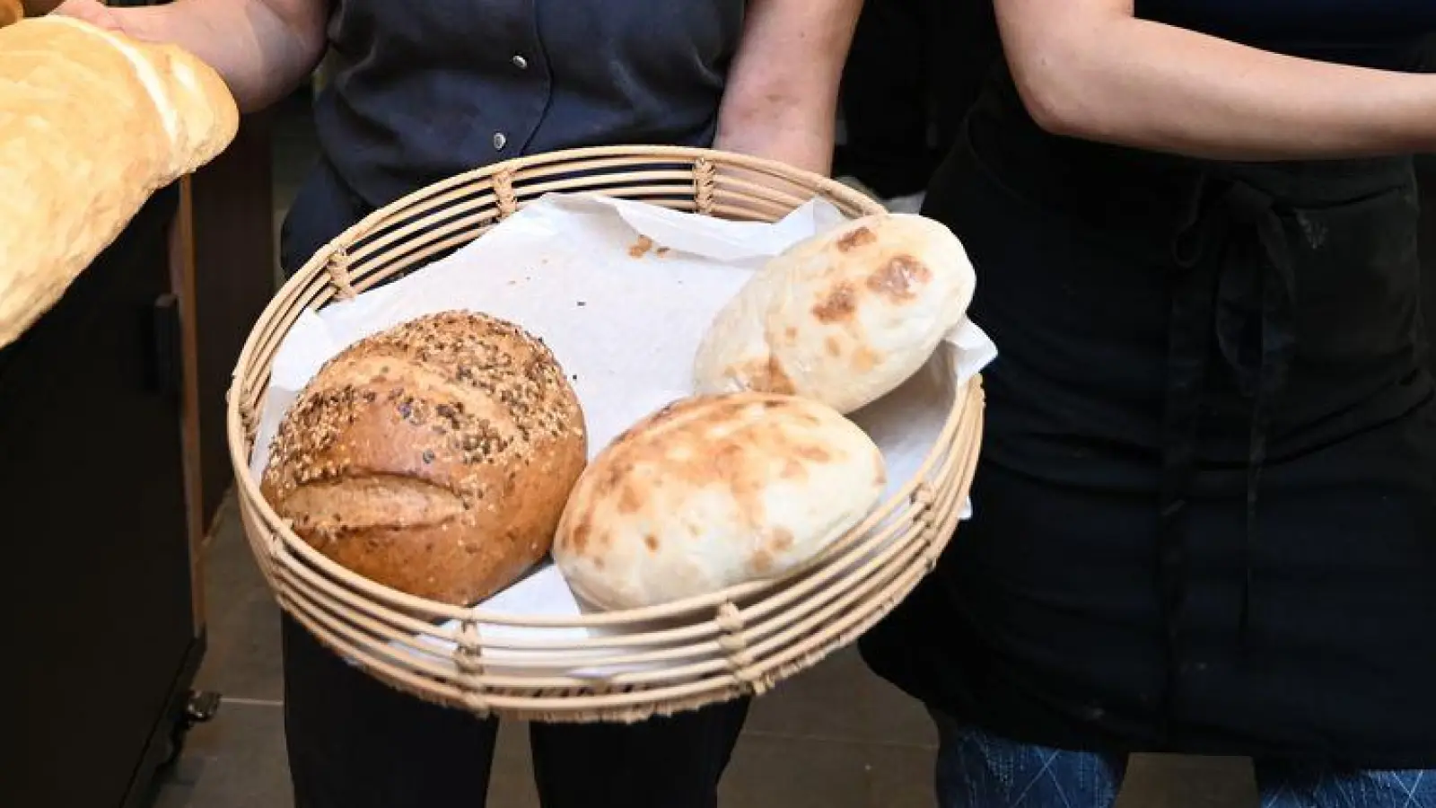 In vielen Städten gibt es die Balkan-Bäckereien mittlerweile.  (Foto: Felix Kästle/dpa)