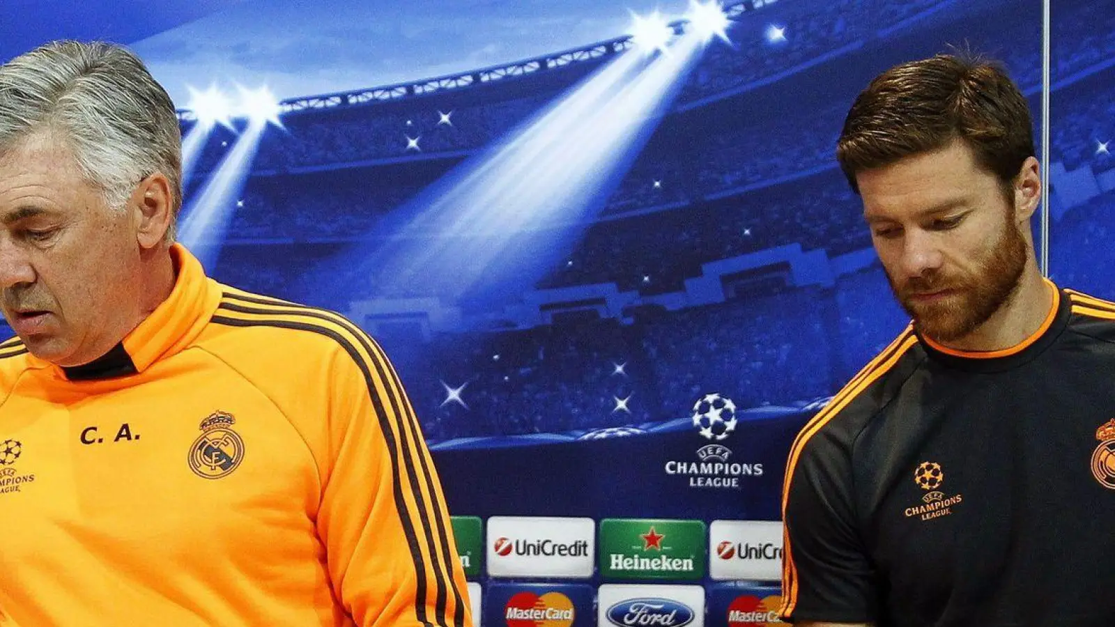 Folgt Xabi Alonso (r) auf Carlo Ancelotti bei Real Madrid? (Foto: Chema Moya/epa/dpa)