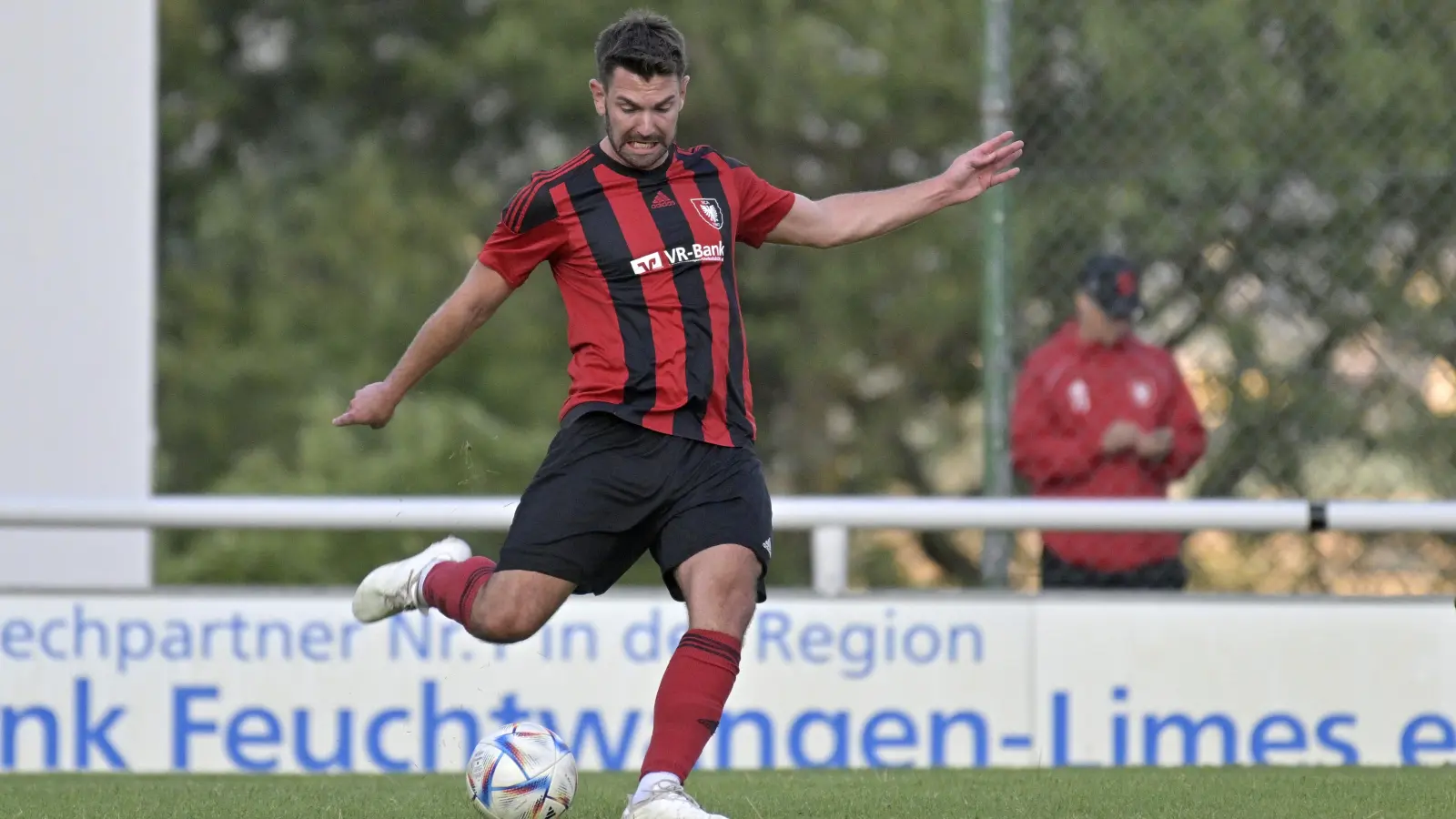 Jannis Jüttner zog sich im Training eine Platzwunde zu, sein Einsatz in Bobingen entscheidet sich kurzfristig. (Foto: Martin Rügner)